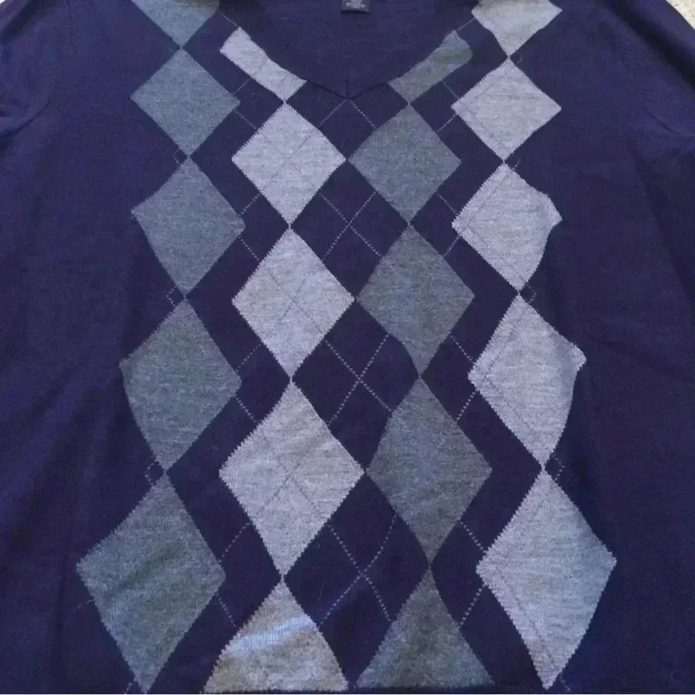 Banana Republic Men’s Royal Purple Argyle V-Neck Sweater Size Medium